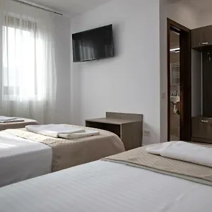 Airport House Konukevi